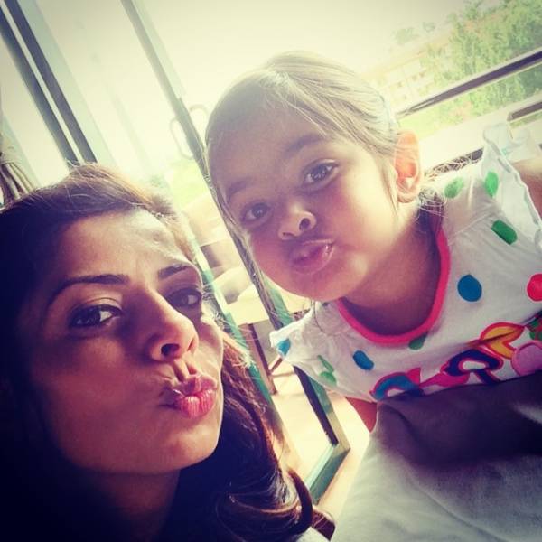 Pinky Ghelani Shares Photos Of Her Husband and Daughter