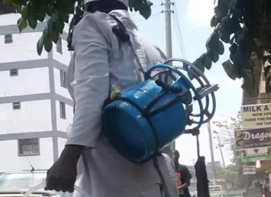Creative Hawker Who Walks Around With A Gas Cylinder. Find Out Why