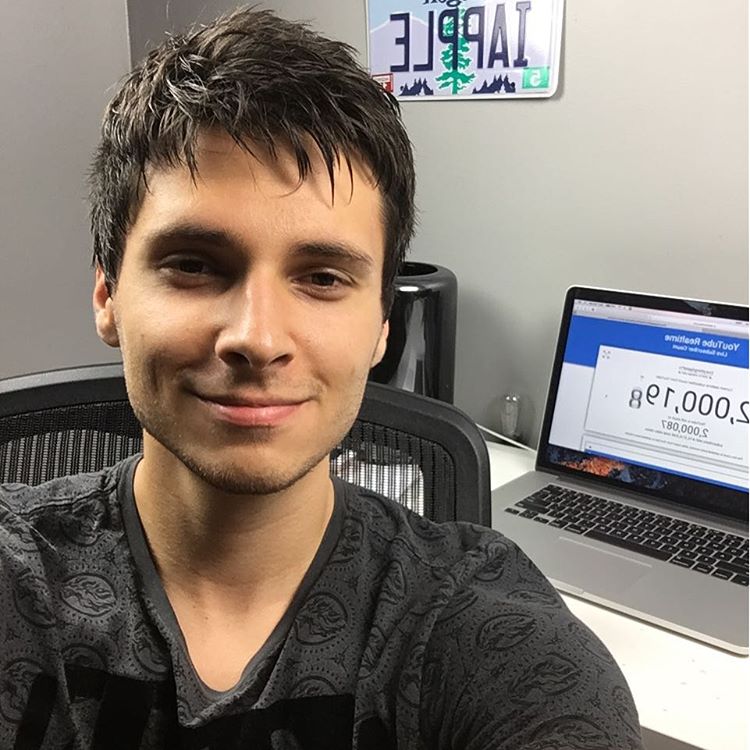 How Much Money EverythingApplePro Makes On YouTube – Net Worth