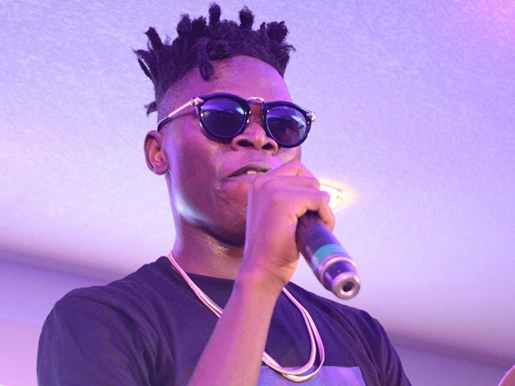 Bank Otuch Singer Flaunts His Pretty Girlfriend (PHOTOS)