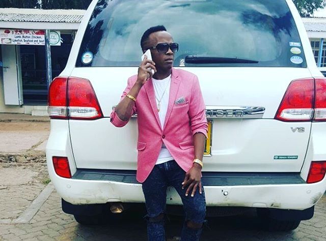 Gospel Star Papa Dennis Flaunts His Stacks Of Cash – PHOTO
