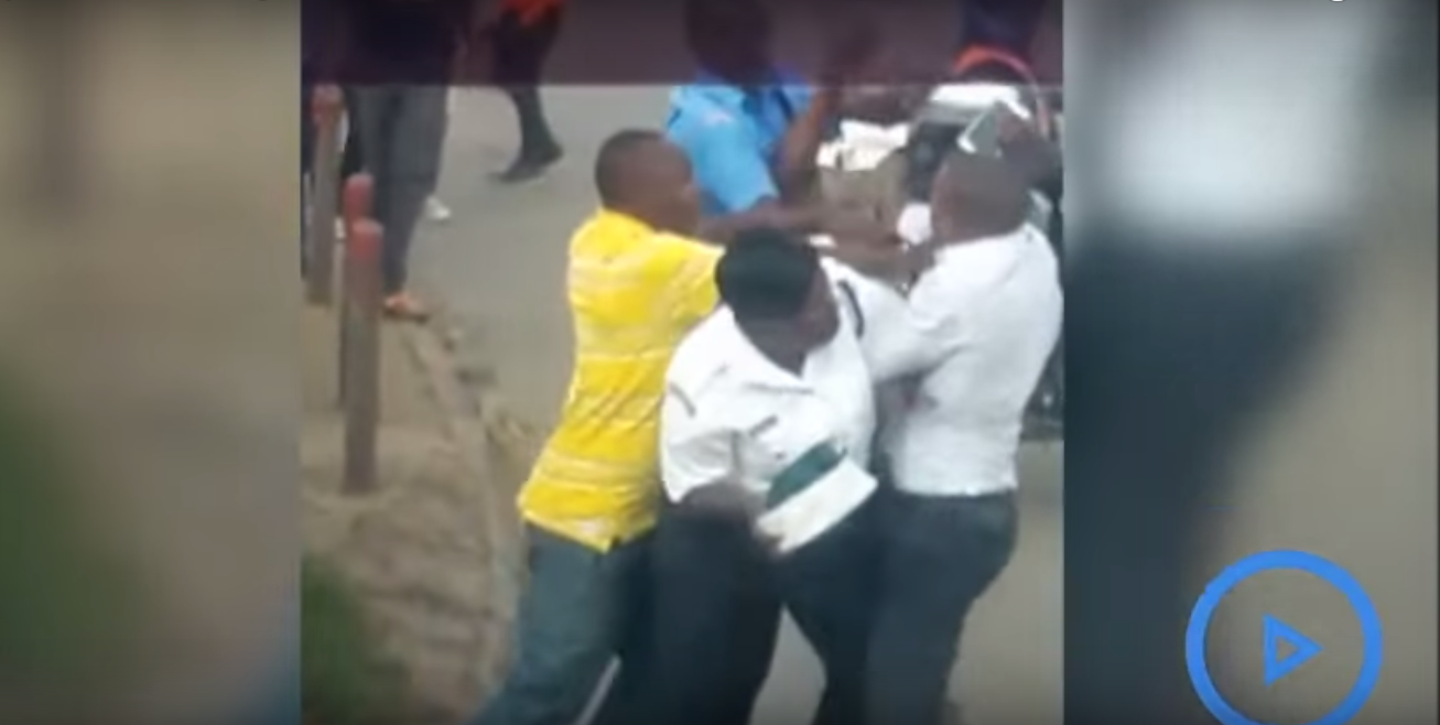 Watch The Moment Motorist Fought With A Traffic Officer In The Streets On Nairobi
