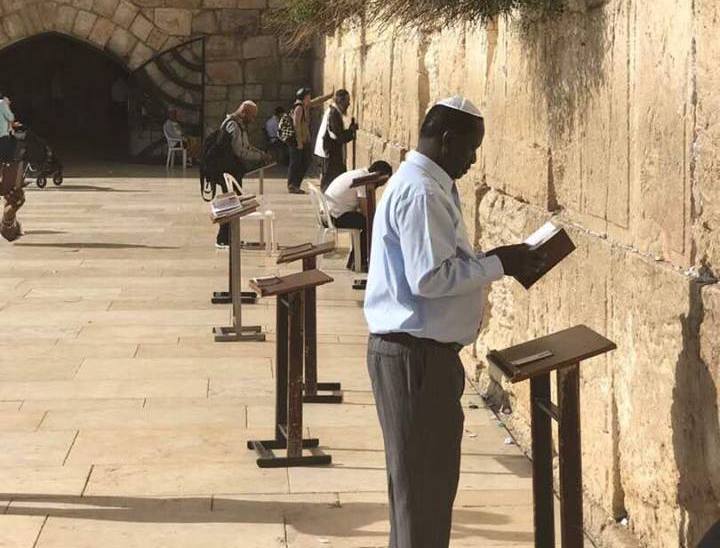 PHOTOS – Raila Odinga Visits Jerusalem’s Western Wall