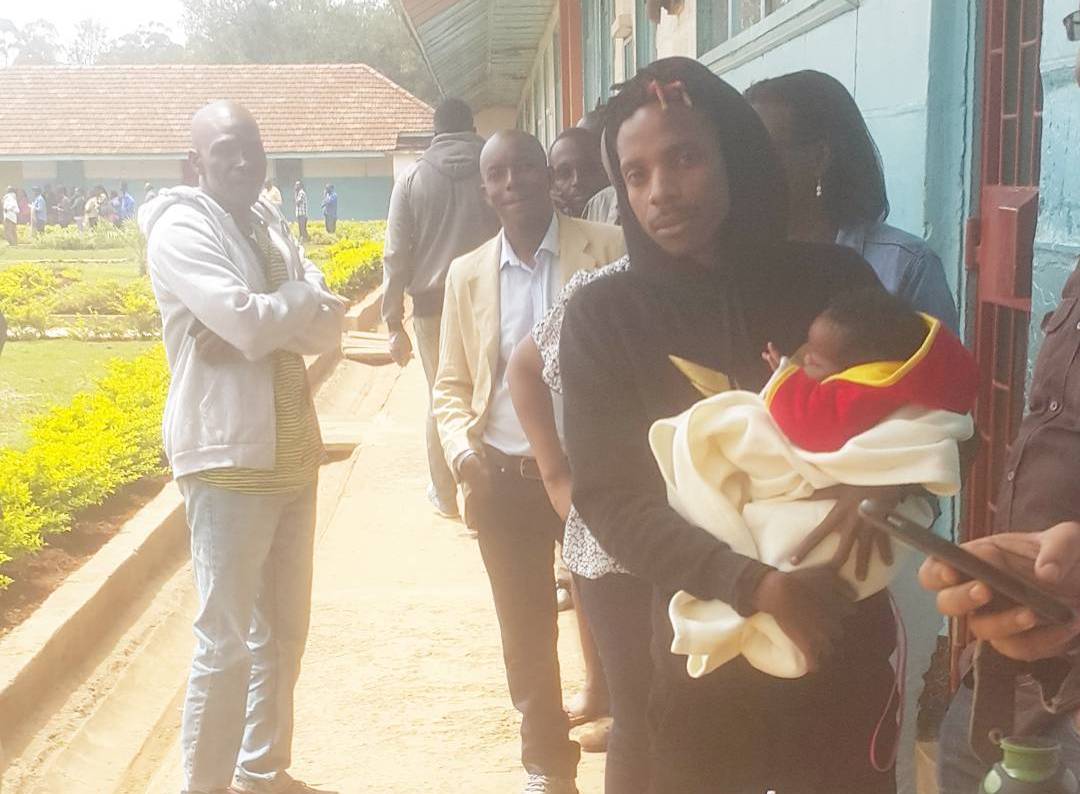 10 Epic Photos From The Polling Stations During The Elections Earlier Today