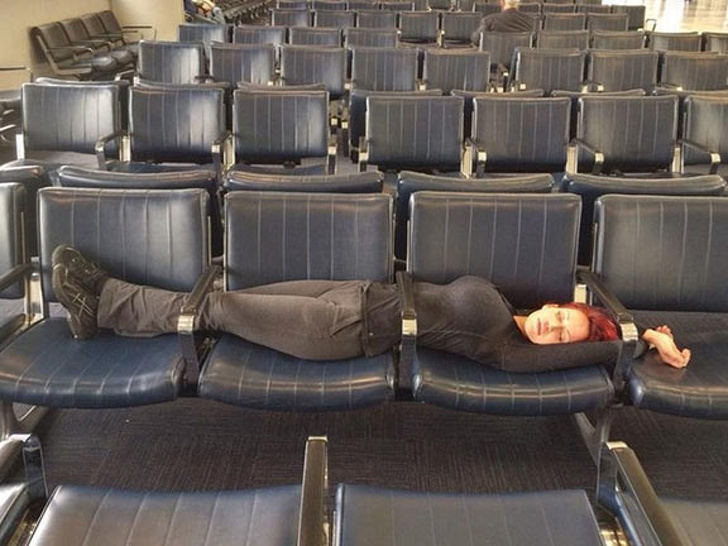 10 Photos Proving That Airports Are Crazy Places Where Anything Can Happen