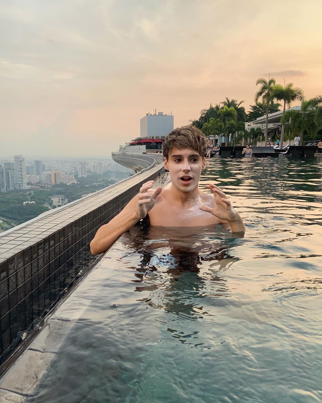 How Much Money Raphael Gomes Makes On YouTube – Net Worth