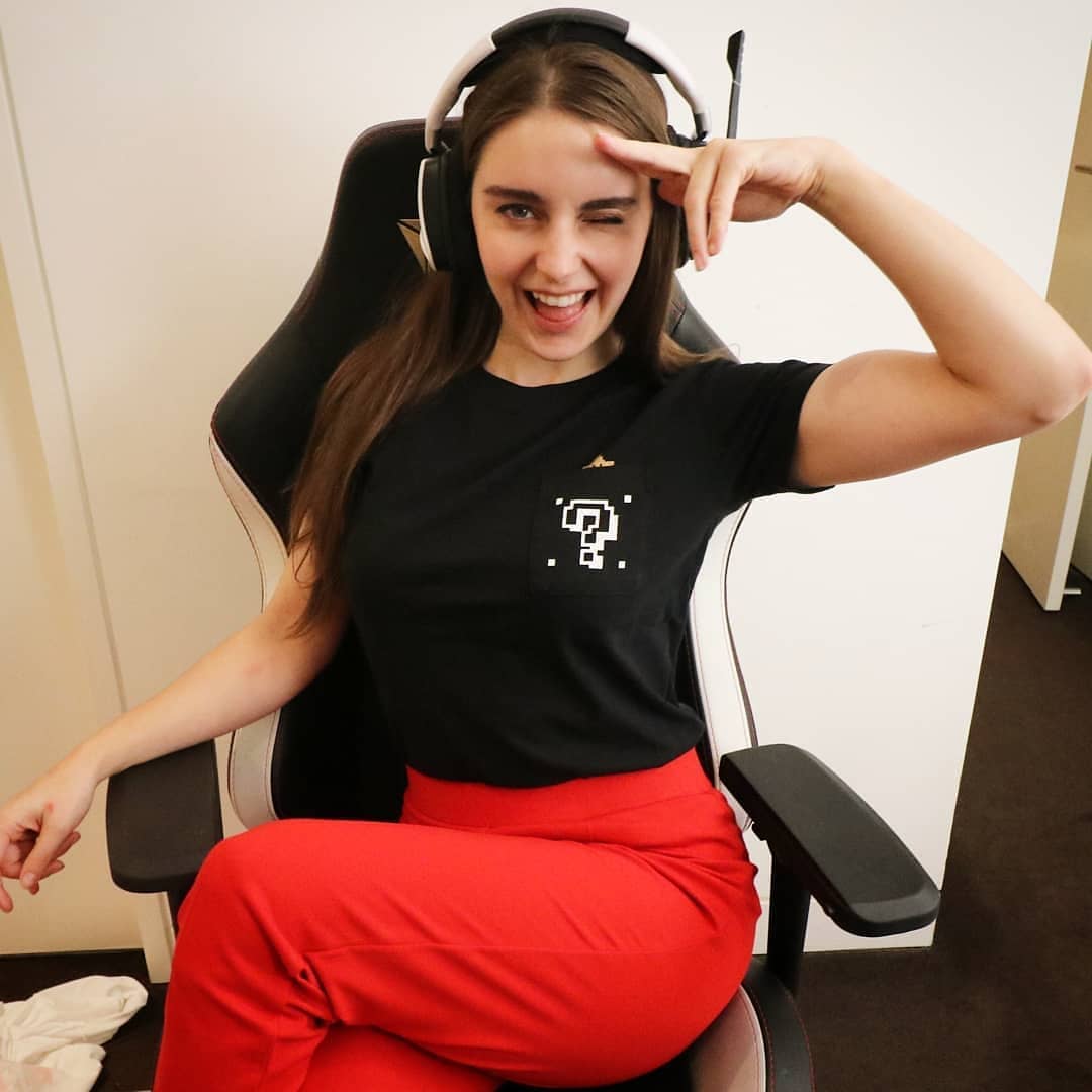Loserfruit Net Worth How Much Money She Makes On YouTube Twitch